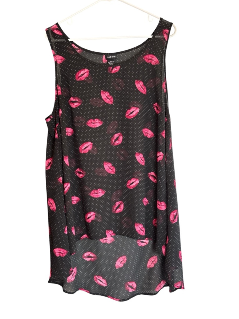 Torrid Size 1X Sheer Lip Print Sleeveless Tank Blouse Black Pink - Picture 2 of 7